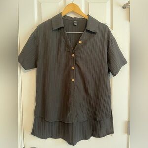 Emory Rose from SHEIN Black Short Sleeve Blouse. Longer back. Oversized Small